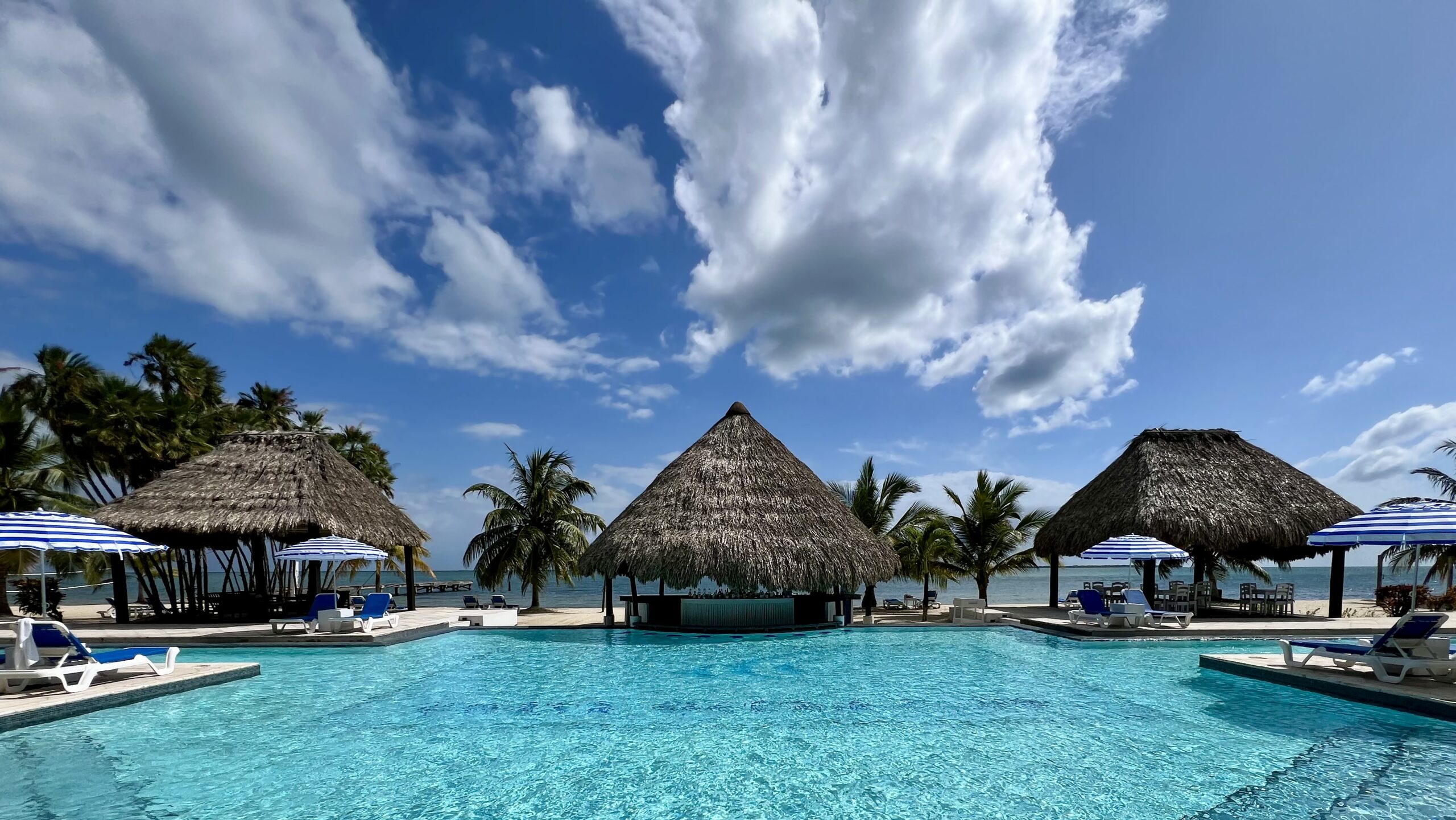 Placencia, Belize: How a community of digital nomads reset my travel + remote work vibes